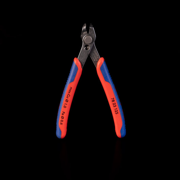 Knipex Electronic Super Knips® Zange mit 60° Winkel